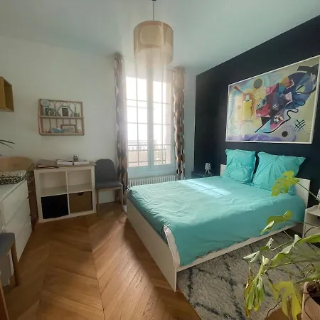 Large Duplex, Quiet Garden, In Private Mansion Neuilly-sur-Seine